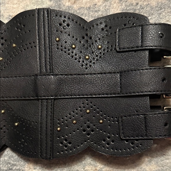 bebe Black Triple Buckle Belt - Picture 9 of 11